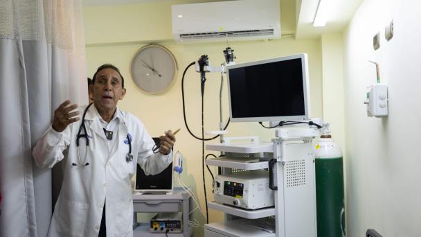 Clínica Cruz Jiminián estrena equipo para Endoscopía y Hepatología