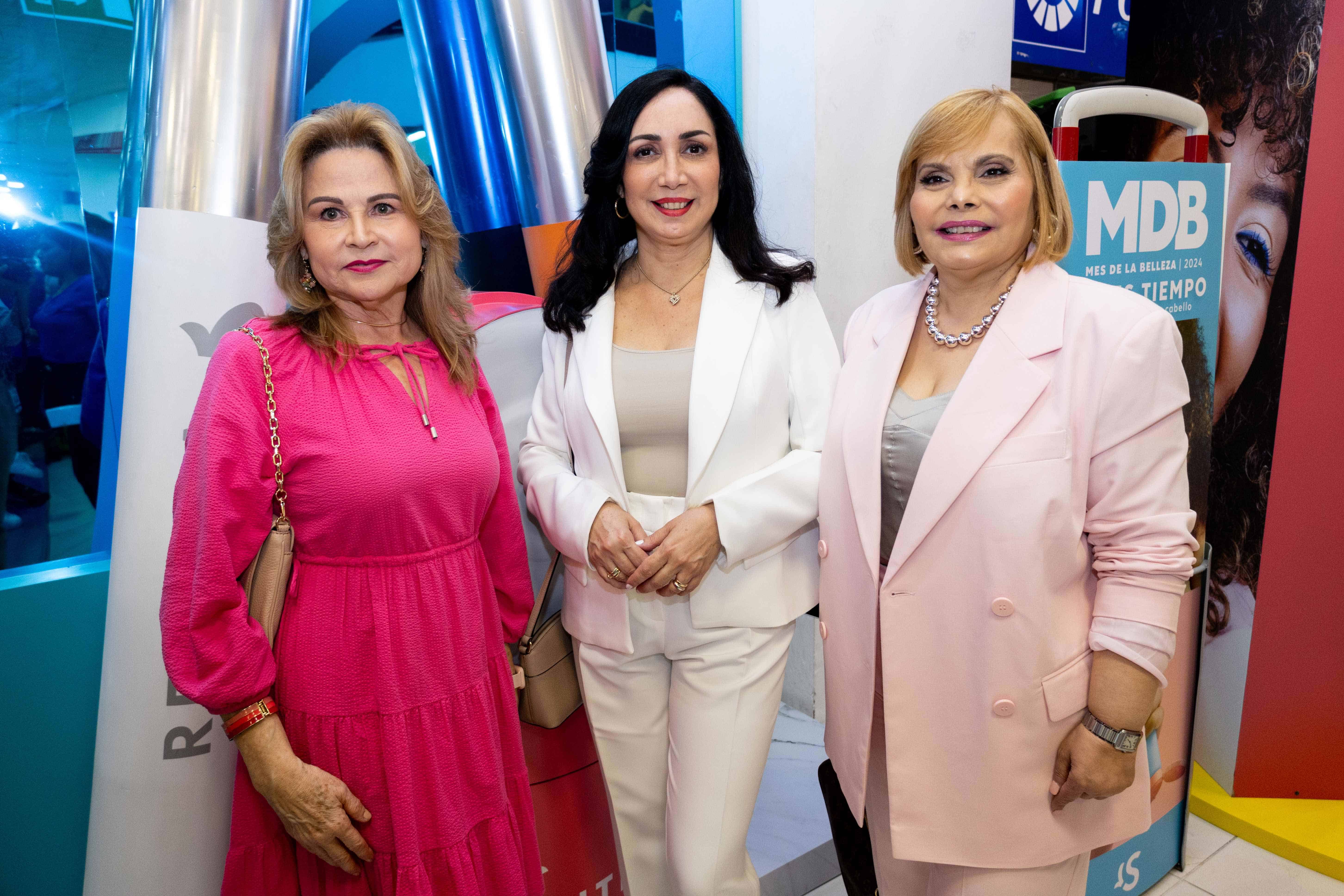 Ángelaa Rodríguez,  Margarita Ceballos y Rommy Grullón.