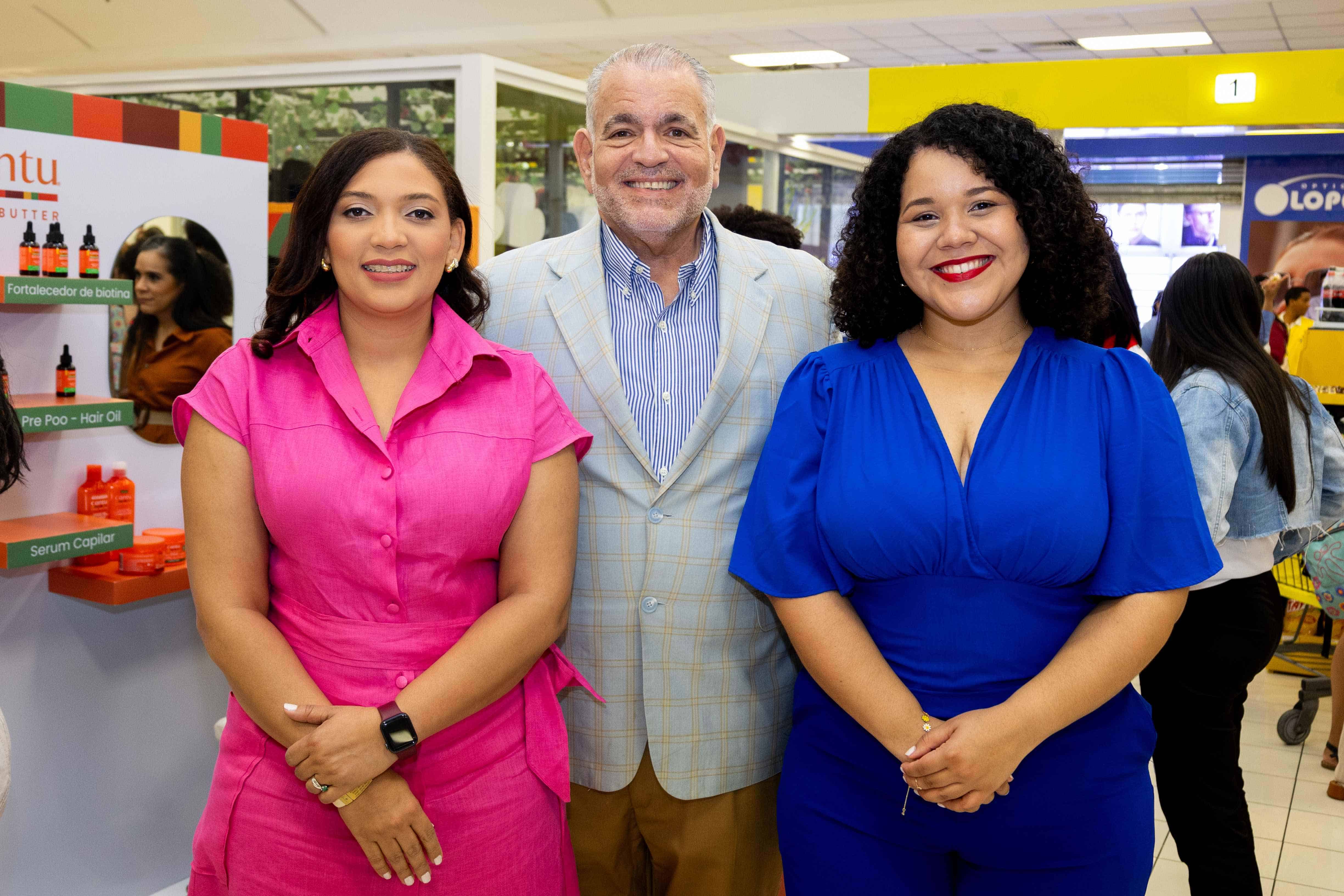 Carmen Nolasco, Wilfred Mallén y Laura González.