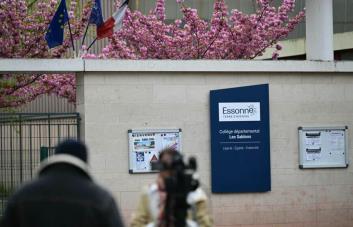 Un adolescente muere tras recibir una paliza a la salida del colegio en los suburbios de París