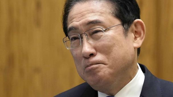 Primer ministro japonés dice que desea fortalecer cooperación militar en visita a EE. UU.