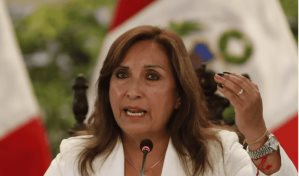 La presidenta de Perú declara al fiscal general durante cinco horas por el caso Rolex