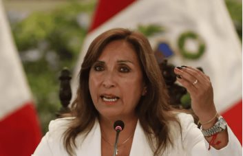 La presidenta de Perú declara al fiscal general durante cinco horas por el caso Rolex