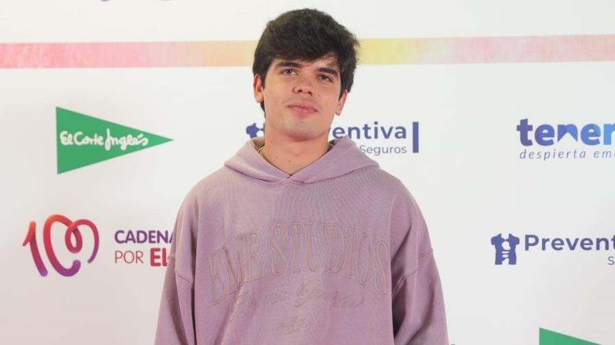 Íñigo Quintero anuncia su primer disco, el EP Es solo música, para el 19 de abril
