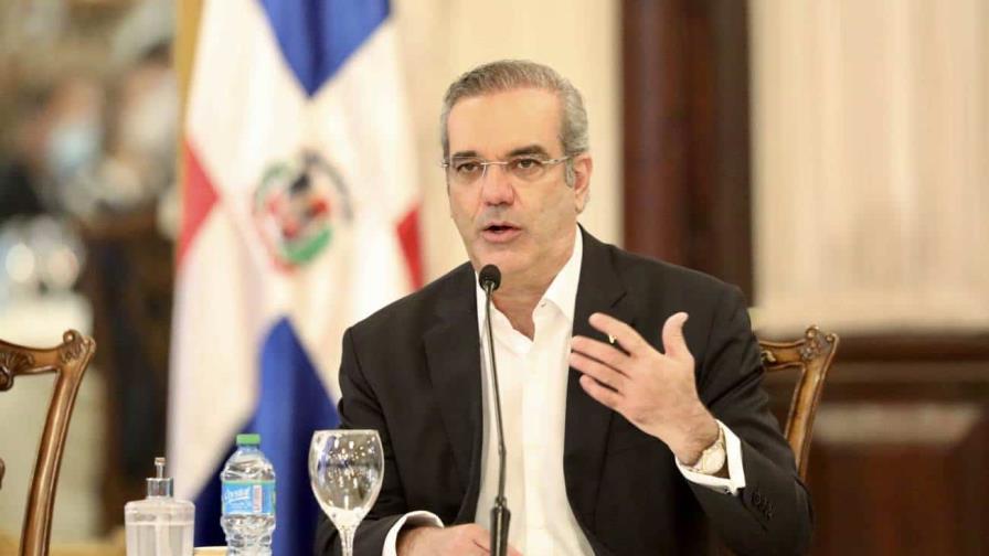 Abinader emite decreto que crea la comisión consultiva para el estudio de leyes migratorias Abinader emite decreto que crea la comisión consultiva para el estudio de leyes migratorias
