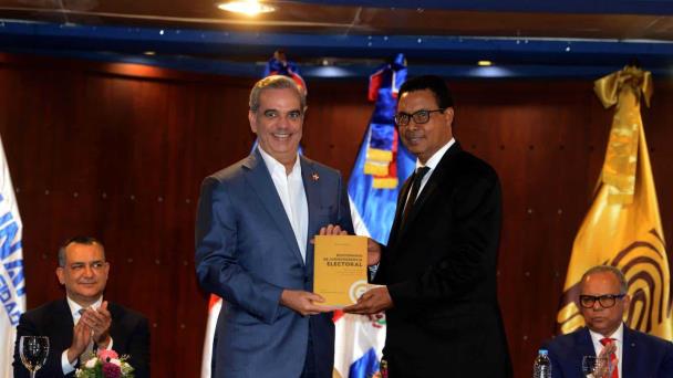 Namphi Rodríguez pone a circular libro “Diccionario Jurisprudencia Electoral