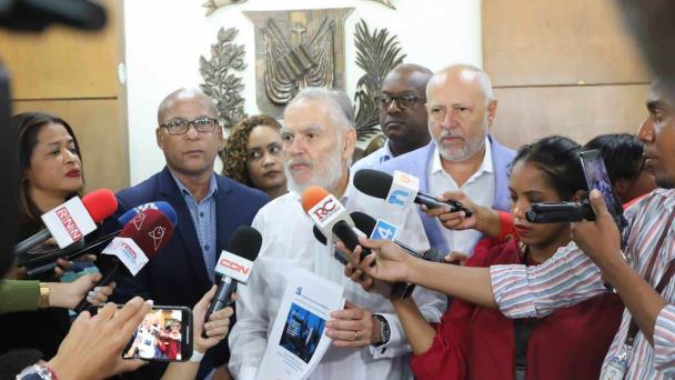 PRM entrega programa de gobierno ante la Junta Central Electoral