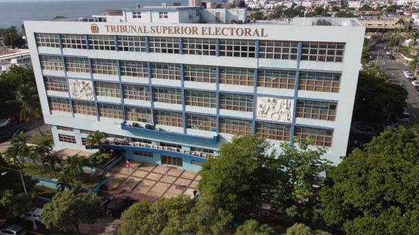 TSE se reserva fallo sobre demanda de inclusión de candidatos en debate electoral