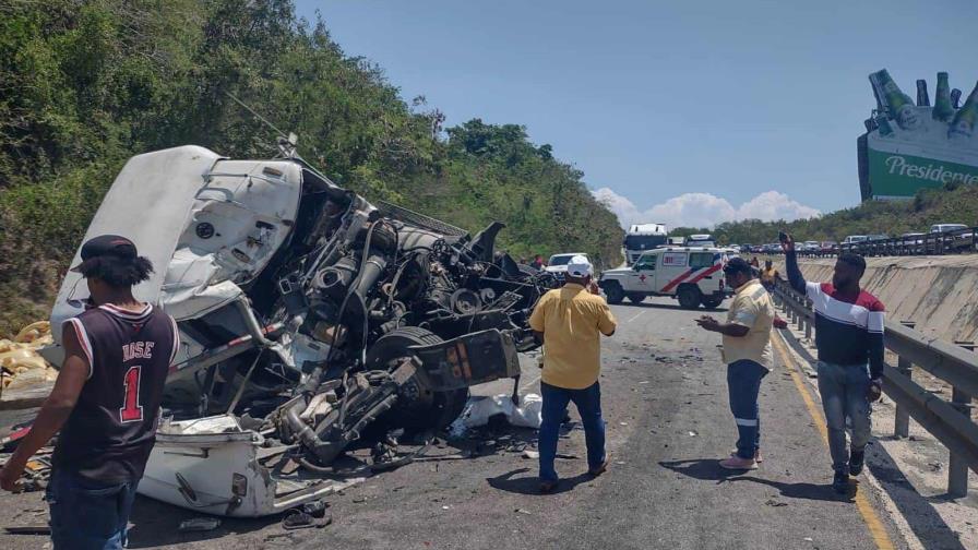 Accidente de tránsito en La Romana involucra siete vehículos con varias personas afectadas