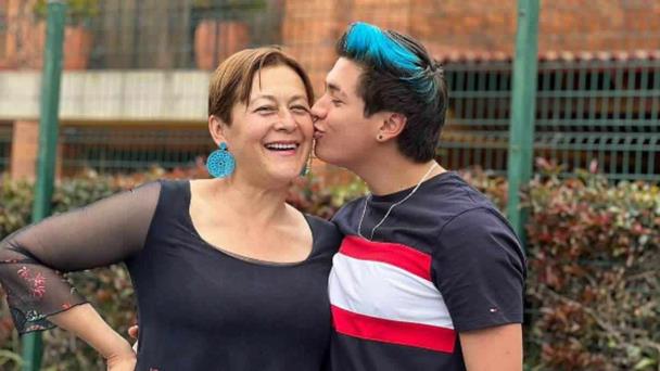Actriz Alina Lozano anuncia que está embarazada a los 55 años de su esposo de 24