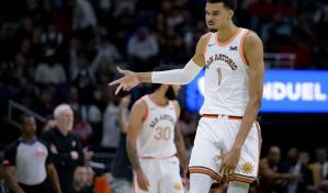 Wembanyama aporta tapa clave al final; Spurs remontan y superan 111-109 a Pelicans