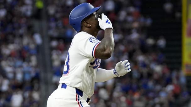 García y Semien aportan jonrones de 3 carreras; Rangers aplastan 10-2 a Astros