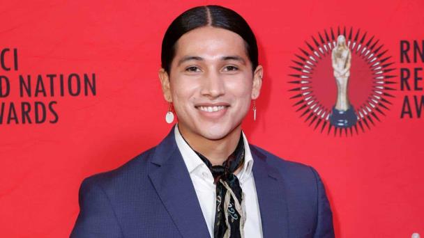 Encuentran muerto a Cole Brings Plenty, actor de la película 1923, a los 27 años