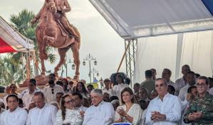 Presidente Abinader encabeza desfile por 180 aniversario de la Batalla del 30 de marzo bajo lluvia