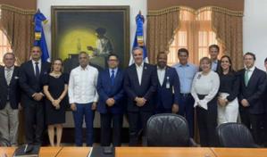 Ejecutivos de Adeti visitan al presidente Luis Abinader y hablan sobre turismo inmobiliario