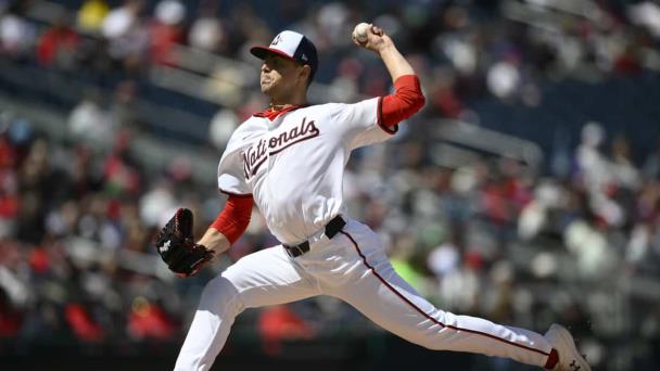 Gore amansa a los Filis y los Nacionales ganan 3-2 para evitar barrida