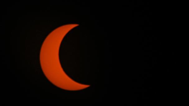 FundéuRAE: eclipses, mayúsculas y minúsculas