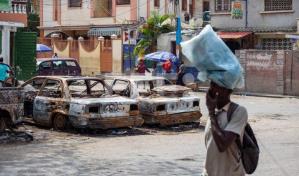 Domingo de aparente tranquilidad permite a los haitianos acudir al mercado o a la iglesia