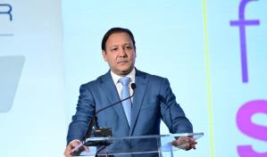 A sus 24 años de servicio público, Abel Martínez se mira a sí mismo