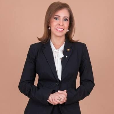 <strong>Ingrid Mendoza</strong><div><strong><br></strong><i>Candidata a vice de la FP</i></div><div>Ingrid Mendoza es la viuda de Reinaldo Pared Pérez, quien fue uno de los principales dirigentes del PLD. Con la división de esa organización, ella y su esposo se mostraban más del lado de Fernández. Para este certamen, Mendoza saldrá de su zona de confort para buscar los votos. <br>Mendoza es abogada, notario público del Distrito y directora legal del Grupo Reidco. La jurista posee un postgrado en Derecho Civil y titulaciones en embargos y propiedad intelectual. Su propuesta se centra a favor de la mujer <br>"Esta elección no es una decisión que se tome a la ligera. No se trata simplemente de buscar a alguien que complemente nuestras habilidades, sino de encontrar a alguien que sea capaz de inspirar y de representar a nuestro país con dignidad e integridad", dijo Fernández cuando anunció su elección. </div>