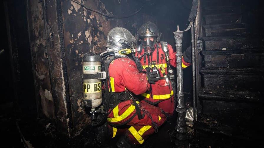 Mueren tres personas en un incendio de un edificio residencial en el centro de París