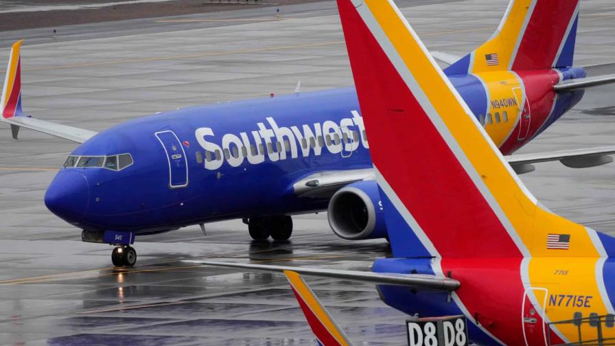 Boeing de Southwest Airlines aterriza en EEUU tras desprenderse capó de motor