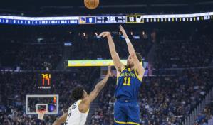 Klay Thompson anota 32 puntos mientras Stephen Curry descansa; Warriors ganan 118-110 a Jazz