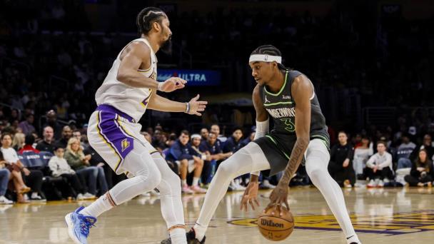 Reid suma 31 y los Timberwolves derrotan a Lakers 127-117 en ausencia de LeBron y Davis