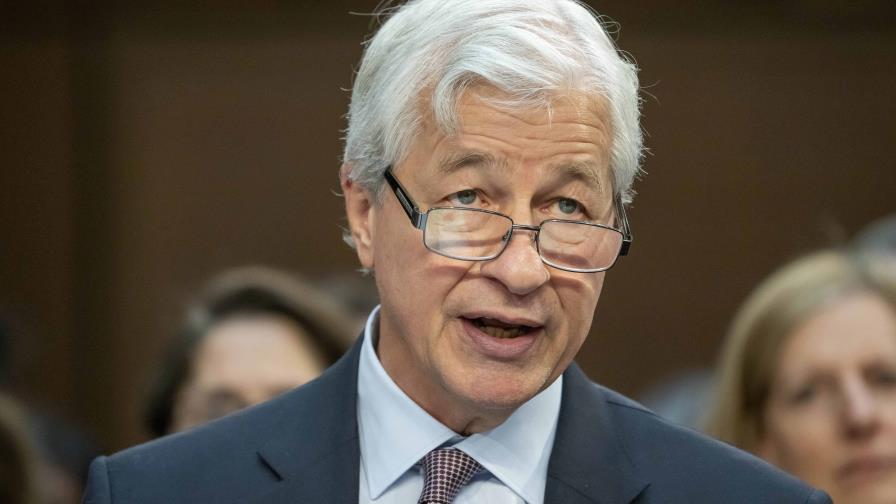 CEO de JPMorgan responde a Trump: llevo 25 años sin jefe y no voy a empezar ahora