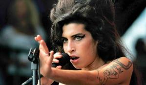 Amy Winehouse: subasta de letras de canciones y objetos personales