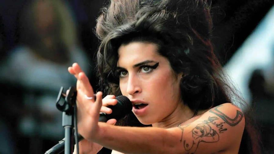 Amy Winehouse: subasta de letras de canciones y objetos personales