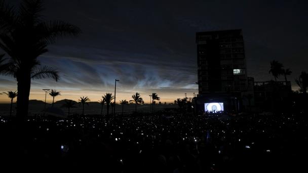 Con millones de espectadores termina el eclipse solar total en Norteamérica