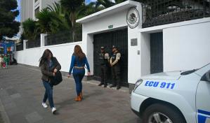 EE.UU. exhorta a Ecuador y México a "resolver sus diferencias"