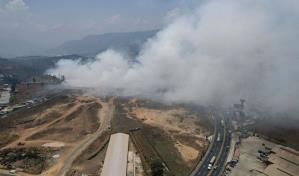 Fuego en un gran basurero provoca fuerte contaminación del aire en la capital de Guatemala