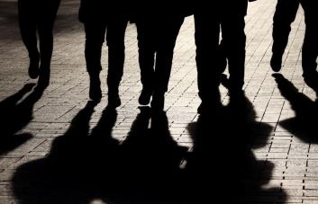 Los Trinitarios, la pandilla dominicana que surgió en Nueva York y se extiende por el mundo