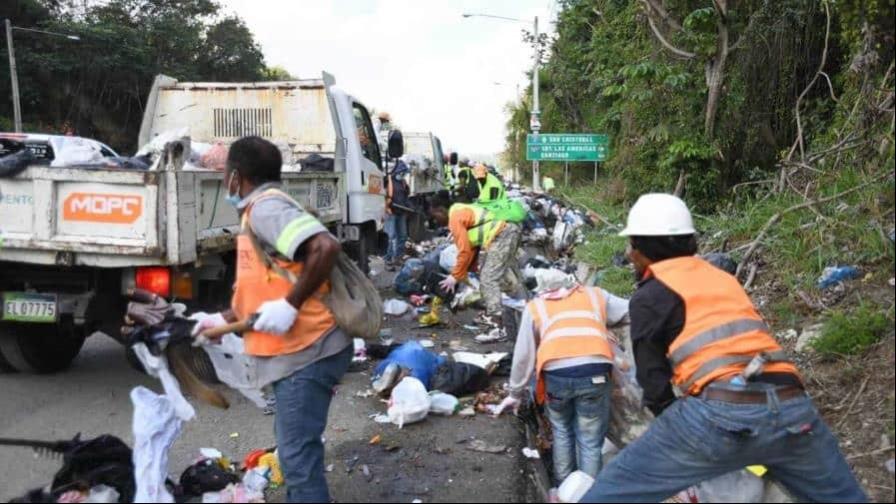 Obras Públicas iniciará programa para retirar basura en autopistas y carreteras