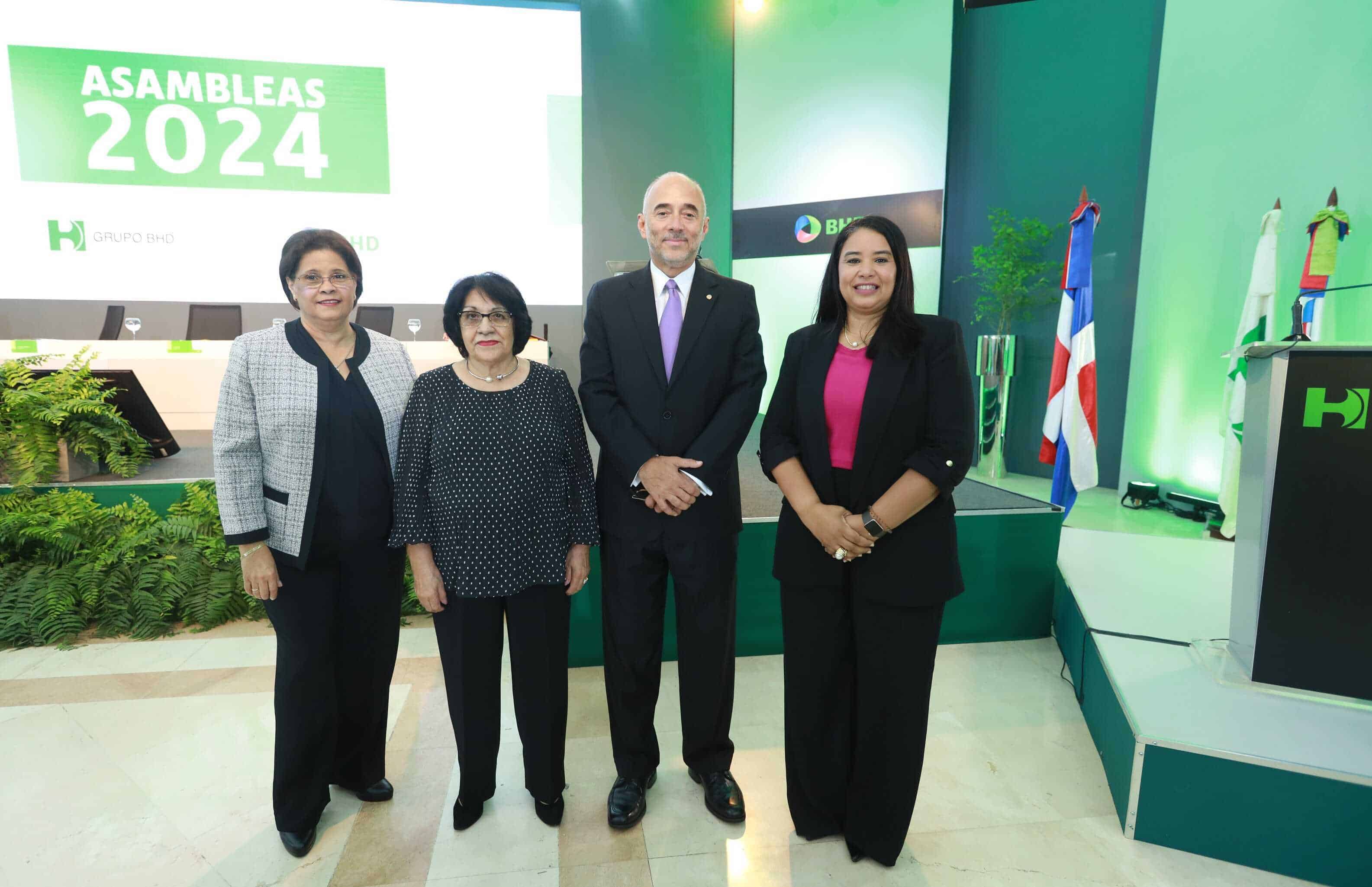 Josefina Mejía, Magdalena De Tineo, Fidelio Despradel y Michelle Cruz.