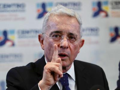 Alvaro Uribe enfrenta histórico veredicto en Colombia