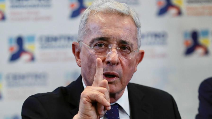 Uribe acude al apoyo de la derecha antes de histórico veredicto en Colombia
