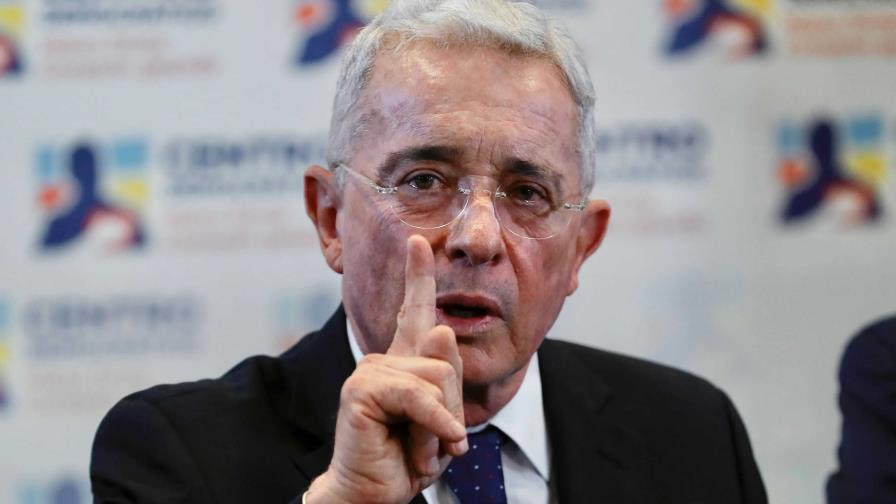Fiscalía de Colombia llama a juicio a expresidente Uribe por manipulación de testigos