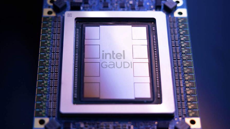 Intel lanza su último chip de inteligencia artificial para competir contra Nvidia