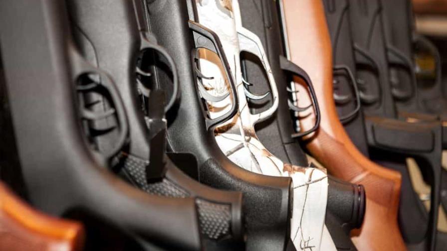 EEUU: Miles más de vendedores de armas deberán realizar revisiones de antecedentes