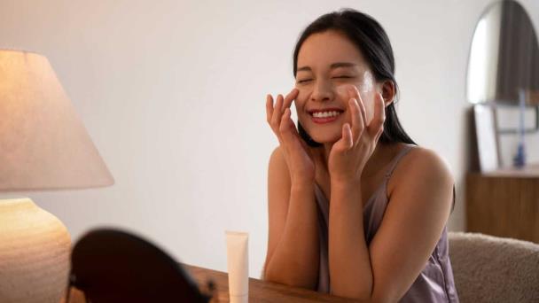 Cuidado de la piel: por qué necesitas diferentes productos para el día y la noche