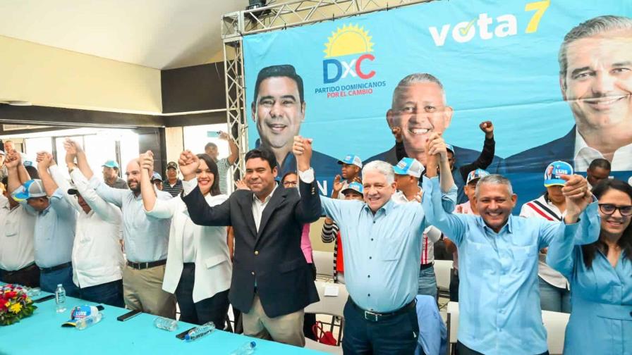 DXC juramenta a excandidato a alcalde en Higüey