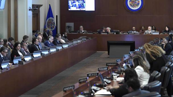 Ecuador rechaza la condena de la OEA, pero se abre a reconstruir la confianza con México