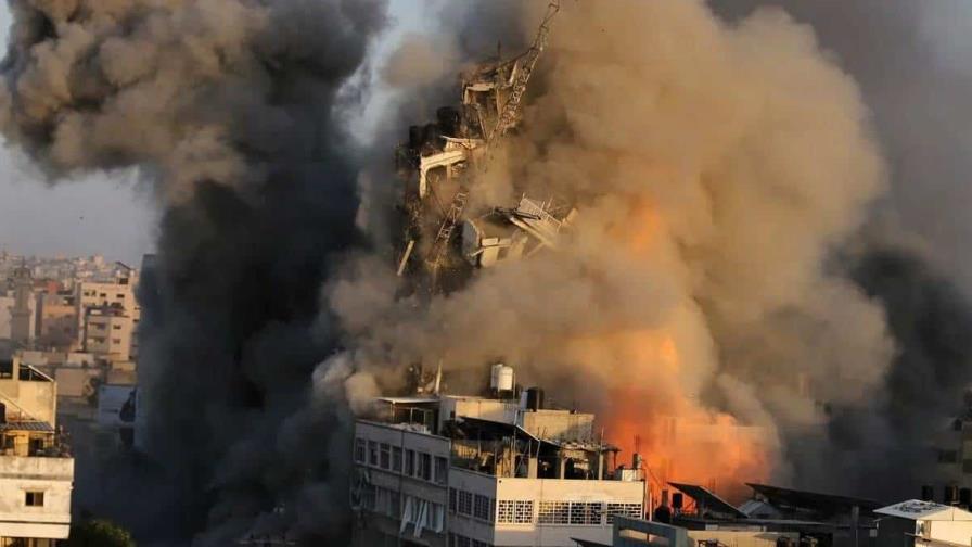 Siguen los bombardeos israelíes en Gaza y más de 100,000 personas huyen de Rafah