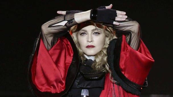Madonna rinde emocionado tributo a las víctimas de tiroteo en discoteca LGBT de Florida