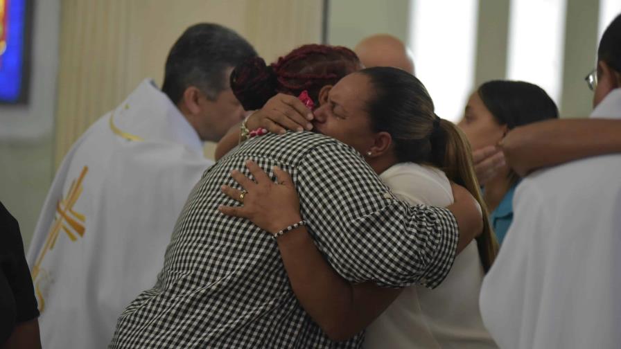 Realizan misa en memoria de los fallecidos en carnaval de Salcedo a un mes de la tragedia