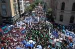 Diez detenidos y varios heridos en protestas contra ajuste fiscal en Argentina