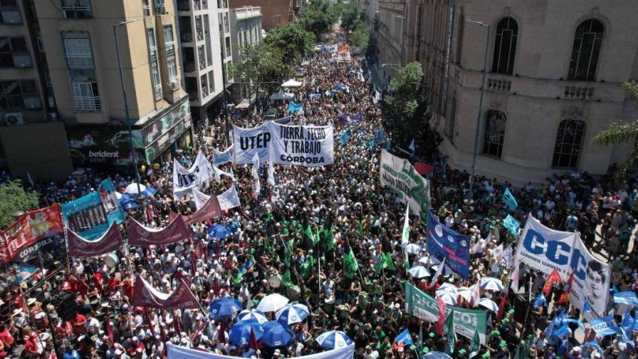 Diez detenidos y varios heridos en protestas contra ajuste fiscal en Argentina
